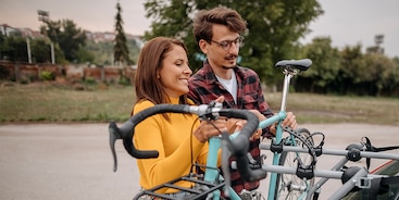 Fietsendrager op de auto racefiets