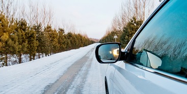 auto gladheid op de weg