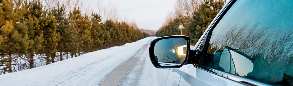 auto gladheid op de weg