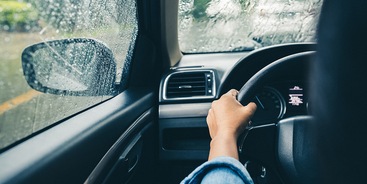 Auto gevaarlijke weersomstandigheden